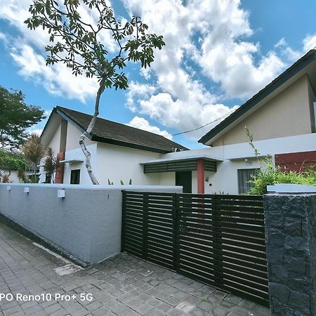 Maya Kori Villa Jimbaran Екстериор снимка